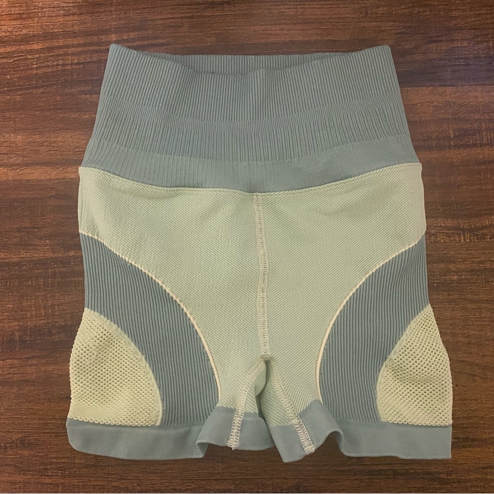 Free People Movement Women’s Grey White High Rise Athletic Yoga Biker Short XS 0
